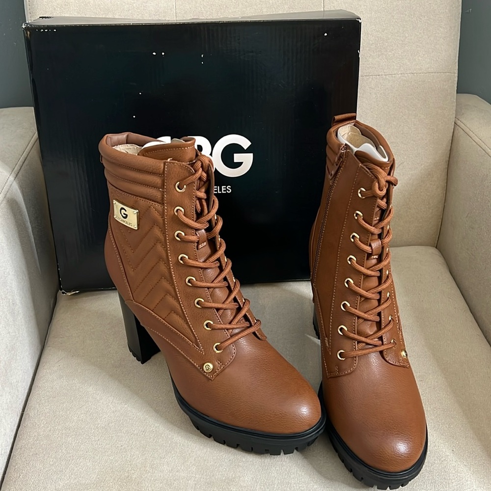 NIB GBG LOS ANGELES “STELLA” PLATFORM BOOTS!